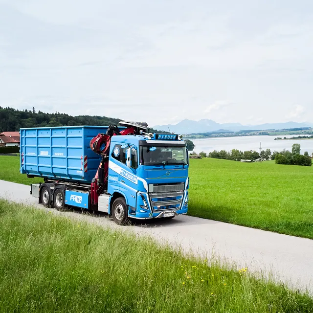 Hakenliftfahrzeuge mit und ohne Kran