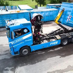 Hakenliftfahrzeuge mit und ohne Kran