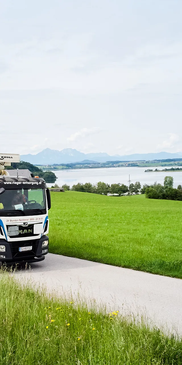 LKW der Firma Rieger bei der Tankreinigung in Salzburg